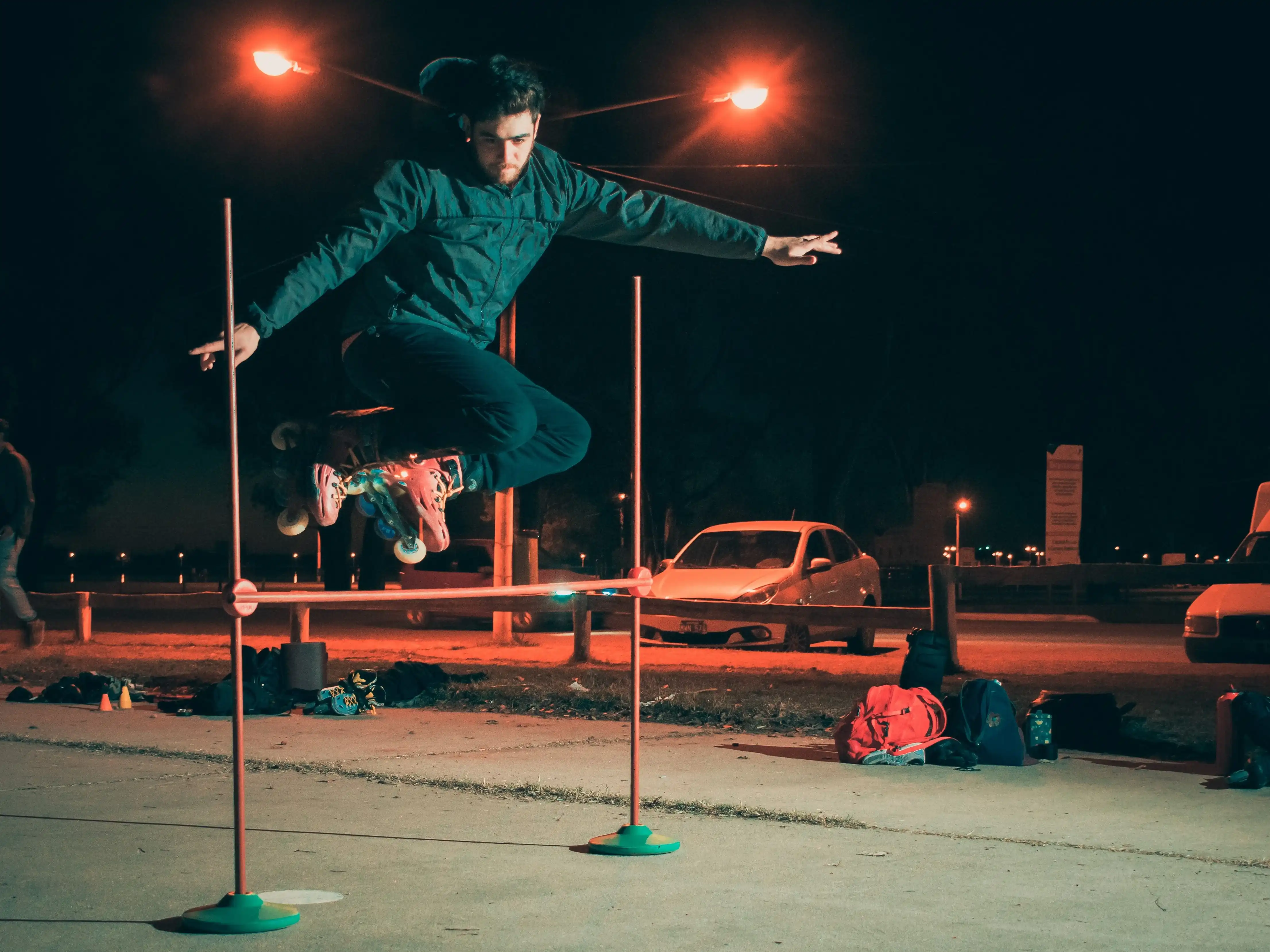 Esteban Kroh, saltando en rollers.